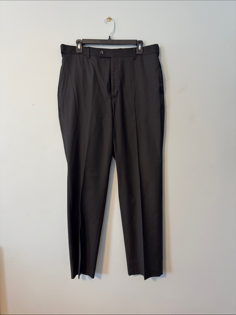 Men’s dress pants. 34/32 flat front